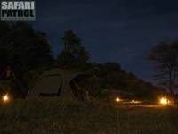 Natt på mobil camp. (Moru Kopjes i södra Serengeti National Park, Tanzania)