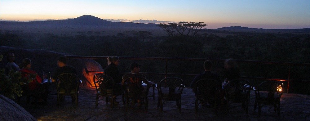 Skymning på lodge i centrala Serengeti.